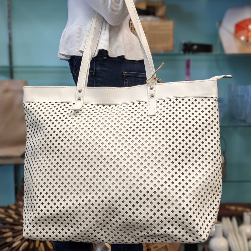 'Catch Me' Tote - Picture 4 of 10